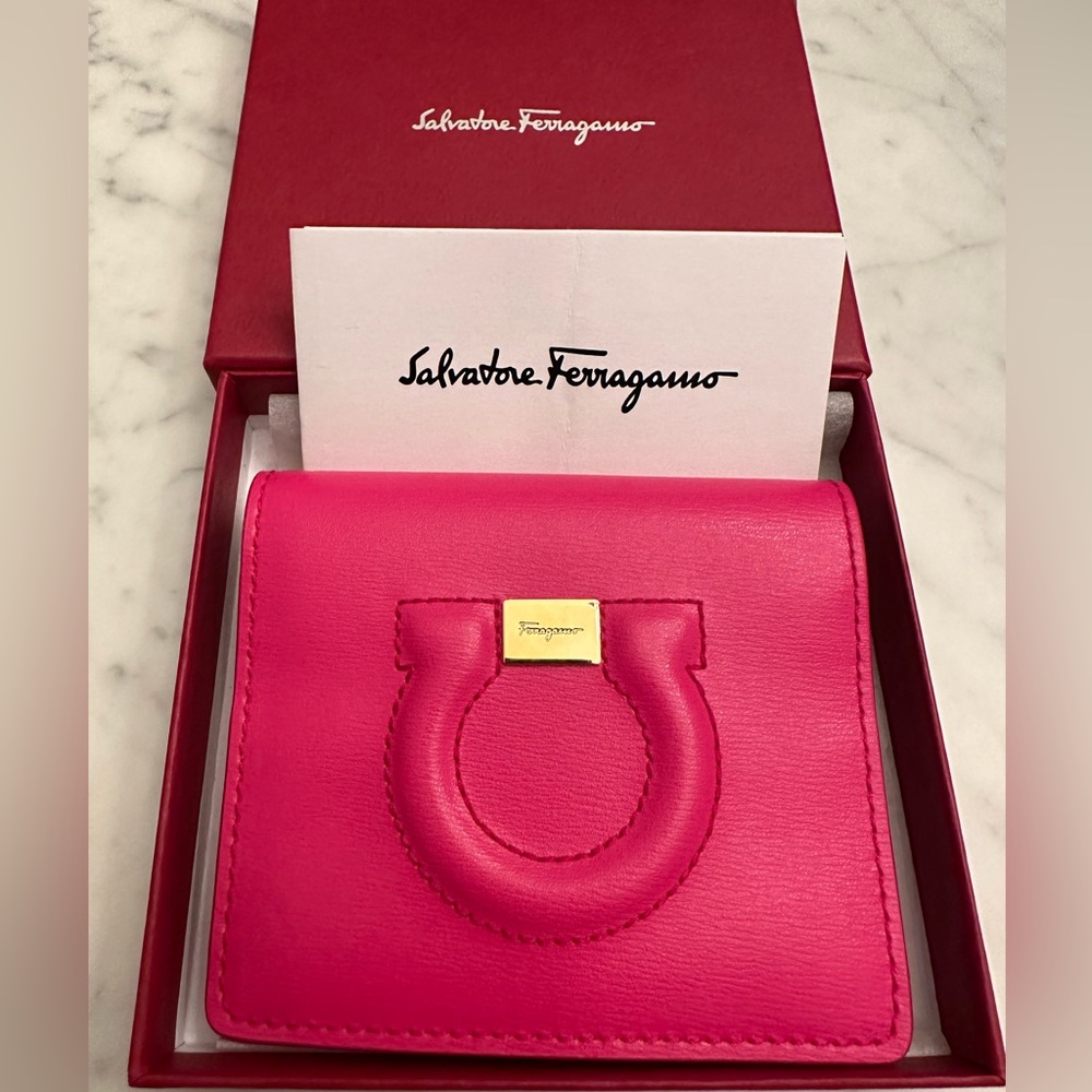 NIB FERRAGAMO Leather Bubble Gum Two-Tone Card Holder